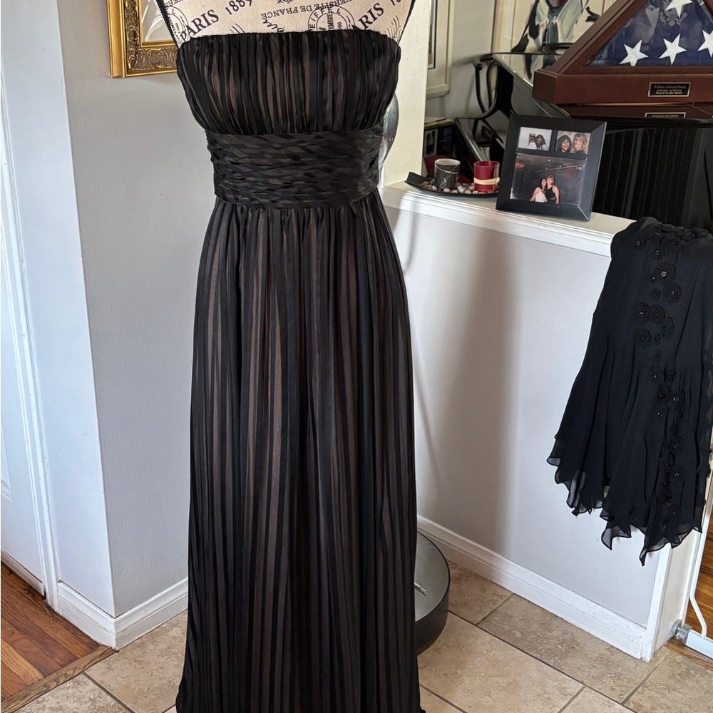 BCBGMaxAzria Black and Gold Accent vintage collection.Only worn once spectacular
